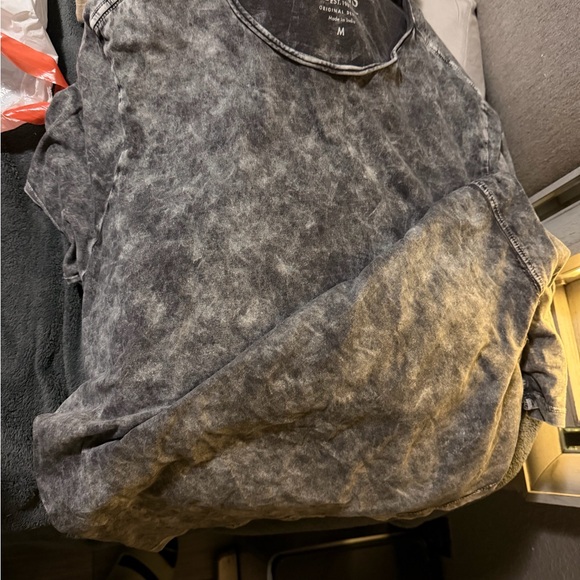 Guess Charcoal Short Sleeve Tee - Picture 6 of 6